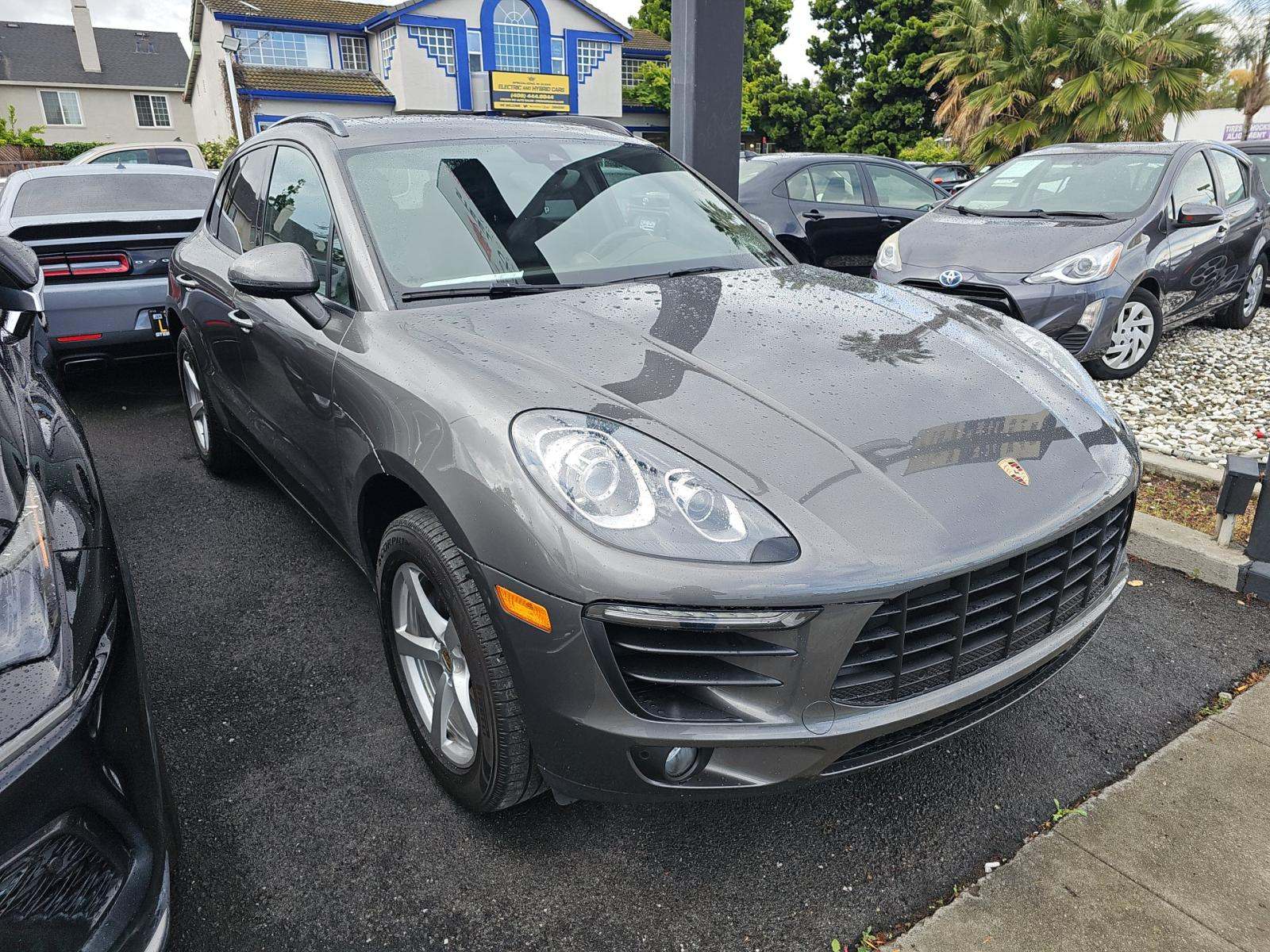 2018 Porsche Macan Base AWD