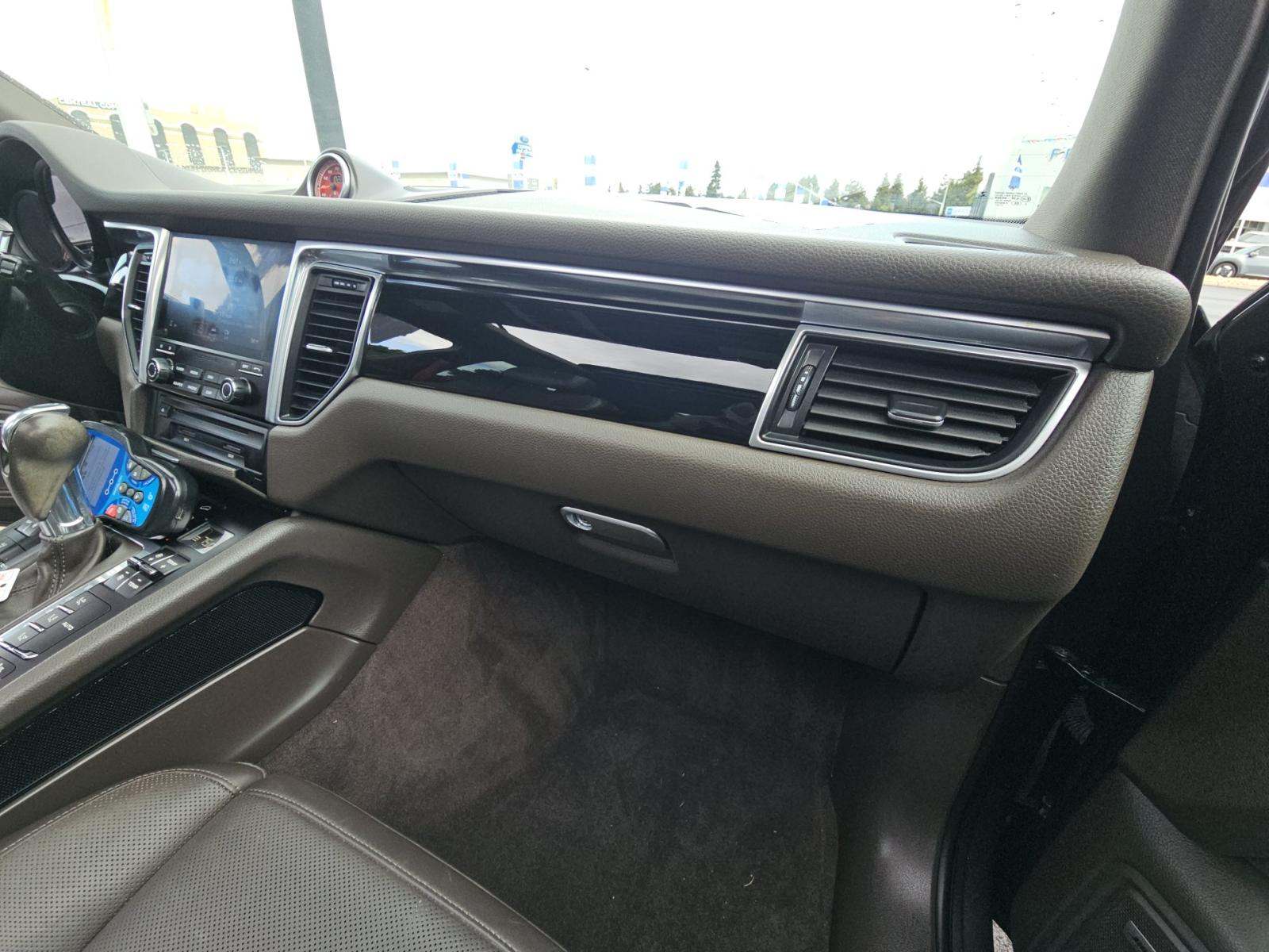 2018 Porsche Macan Base AWD