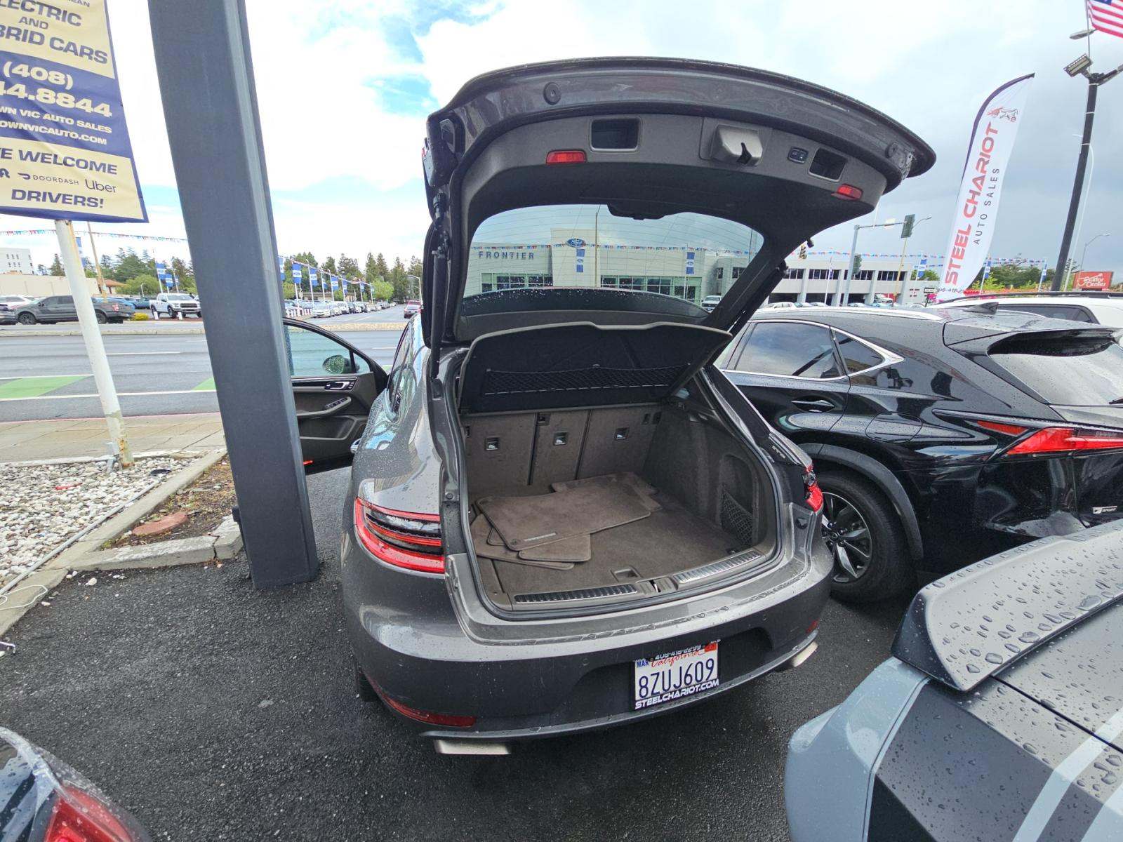 2018 Porsche Macan Base AWD
