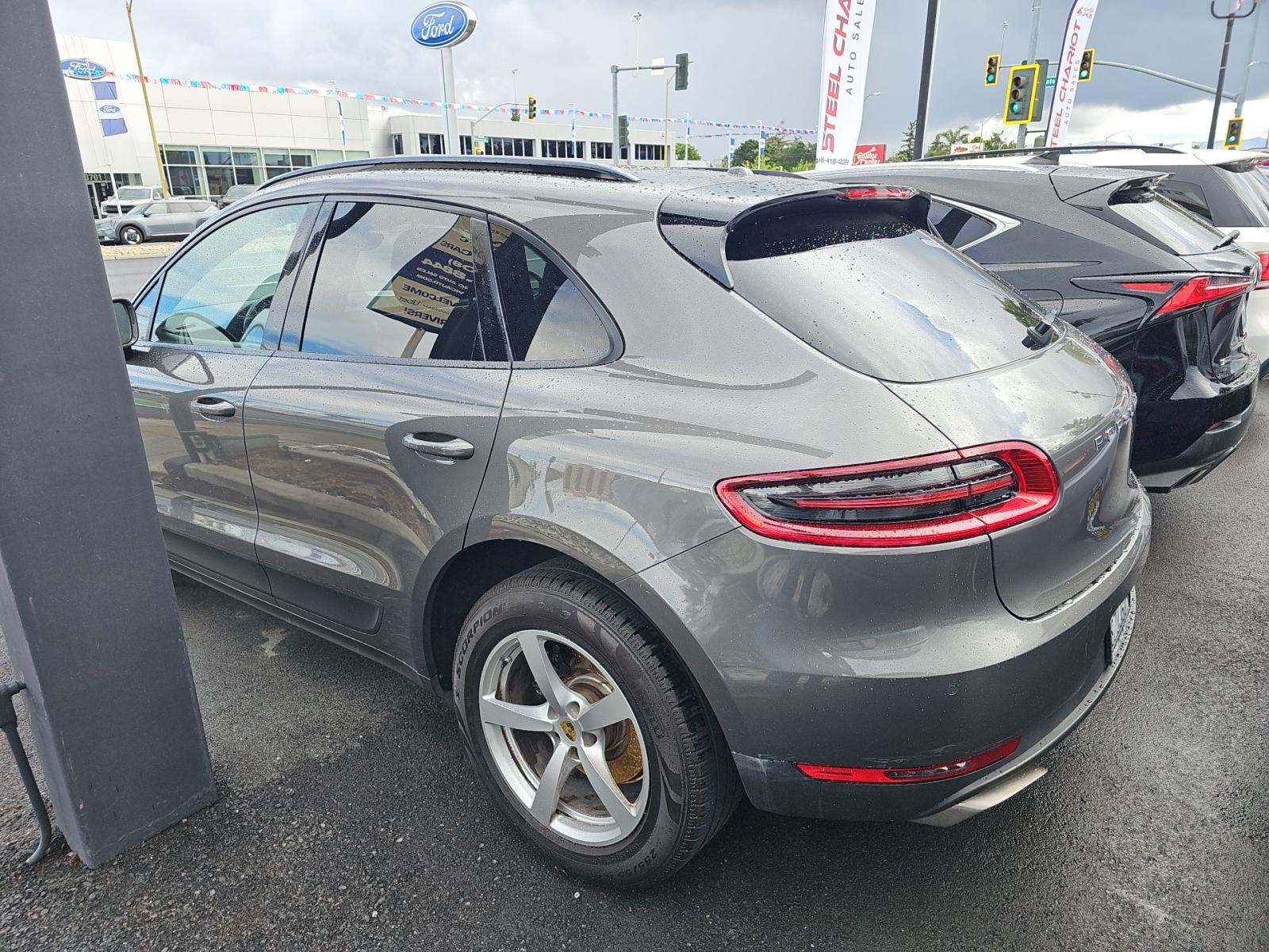 2018 Porsche Macan Base AWD