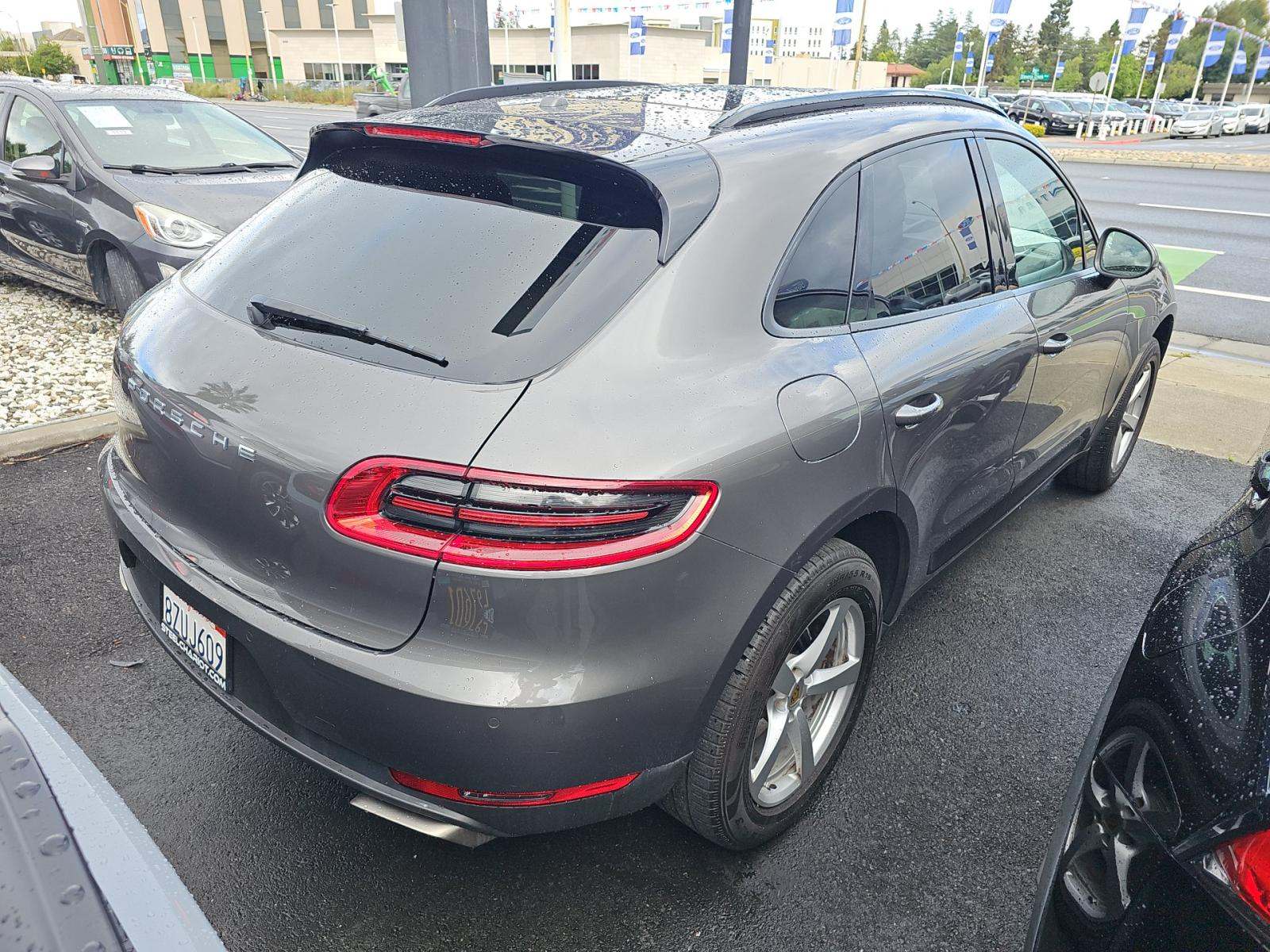 2018 Porsche Macan Base AWD