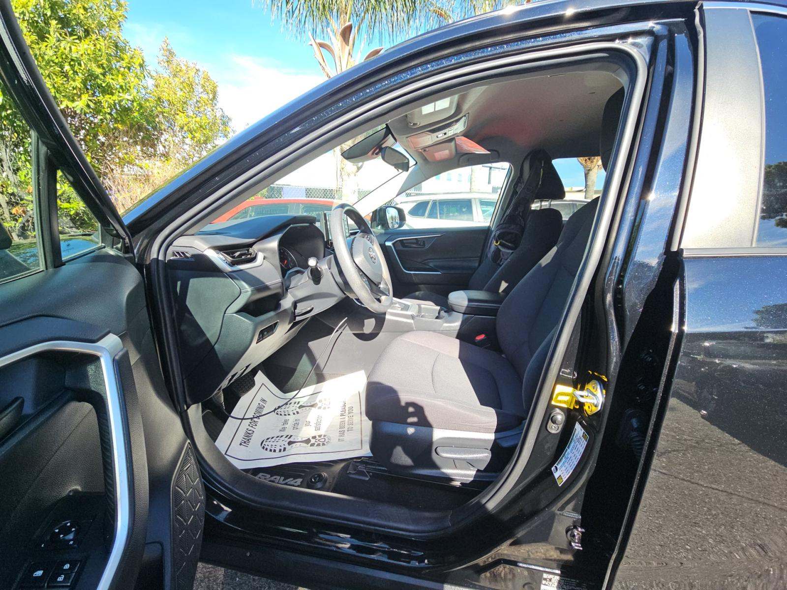 2020 Toyota RAV4 LE FWD