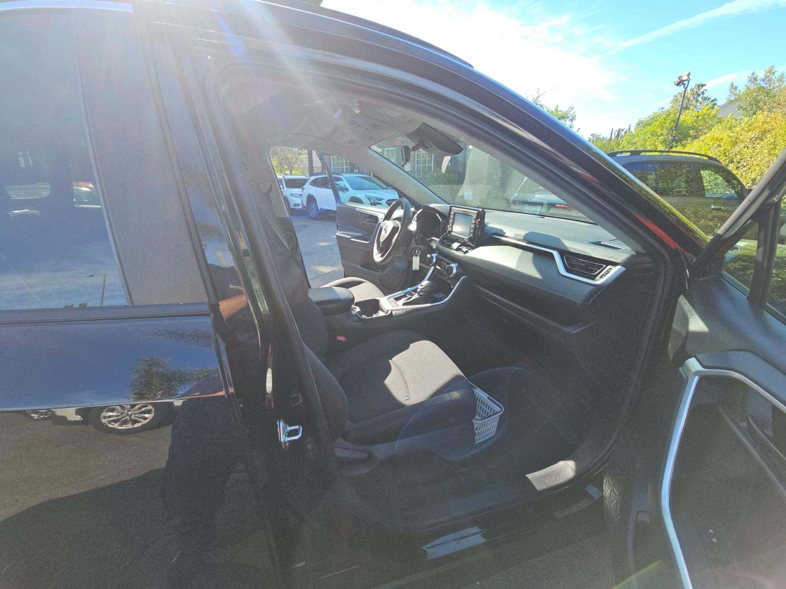 2020 Toyota RAV4 LE FWD