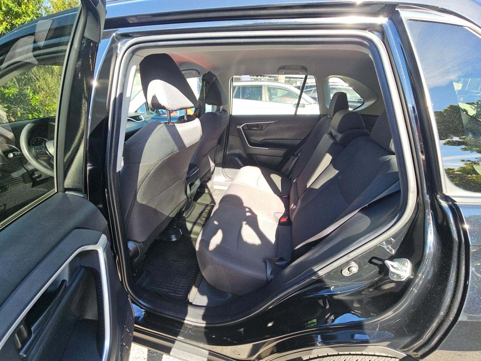 2020 Toyota RAV4 LE FWD