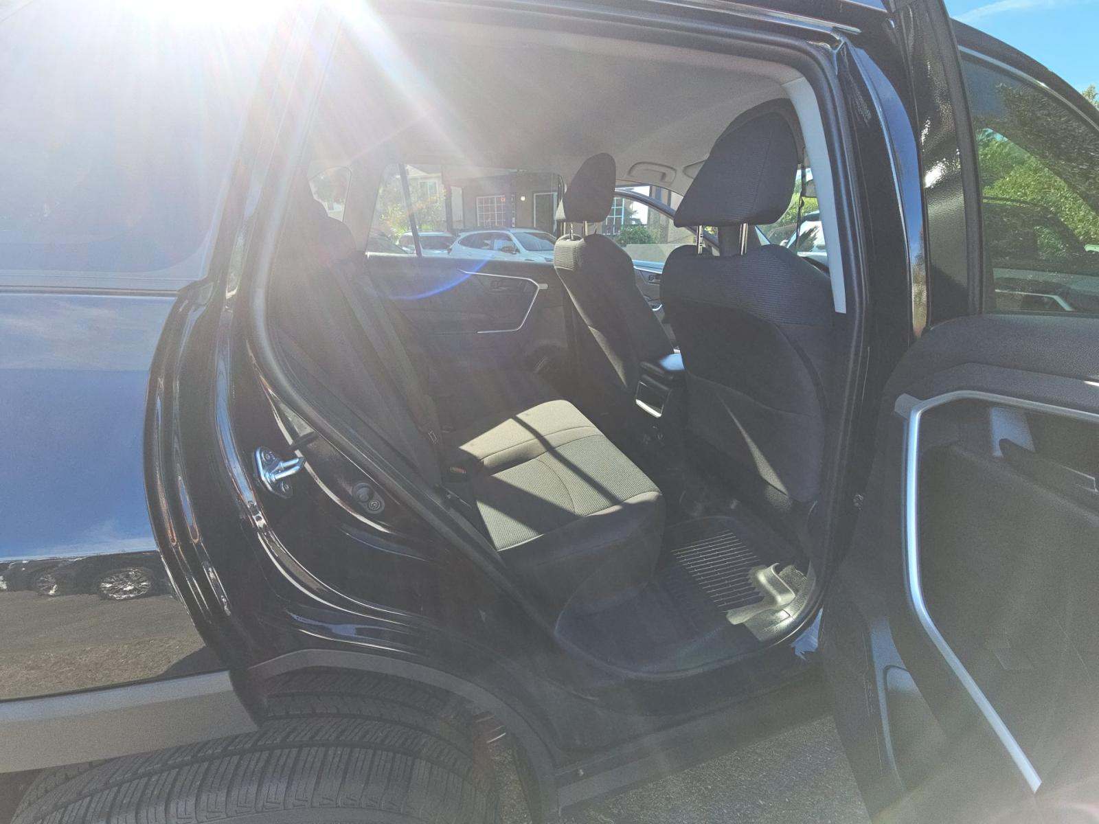 2020 Toyota RAV4 LE FWD