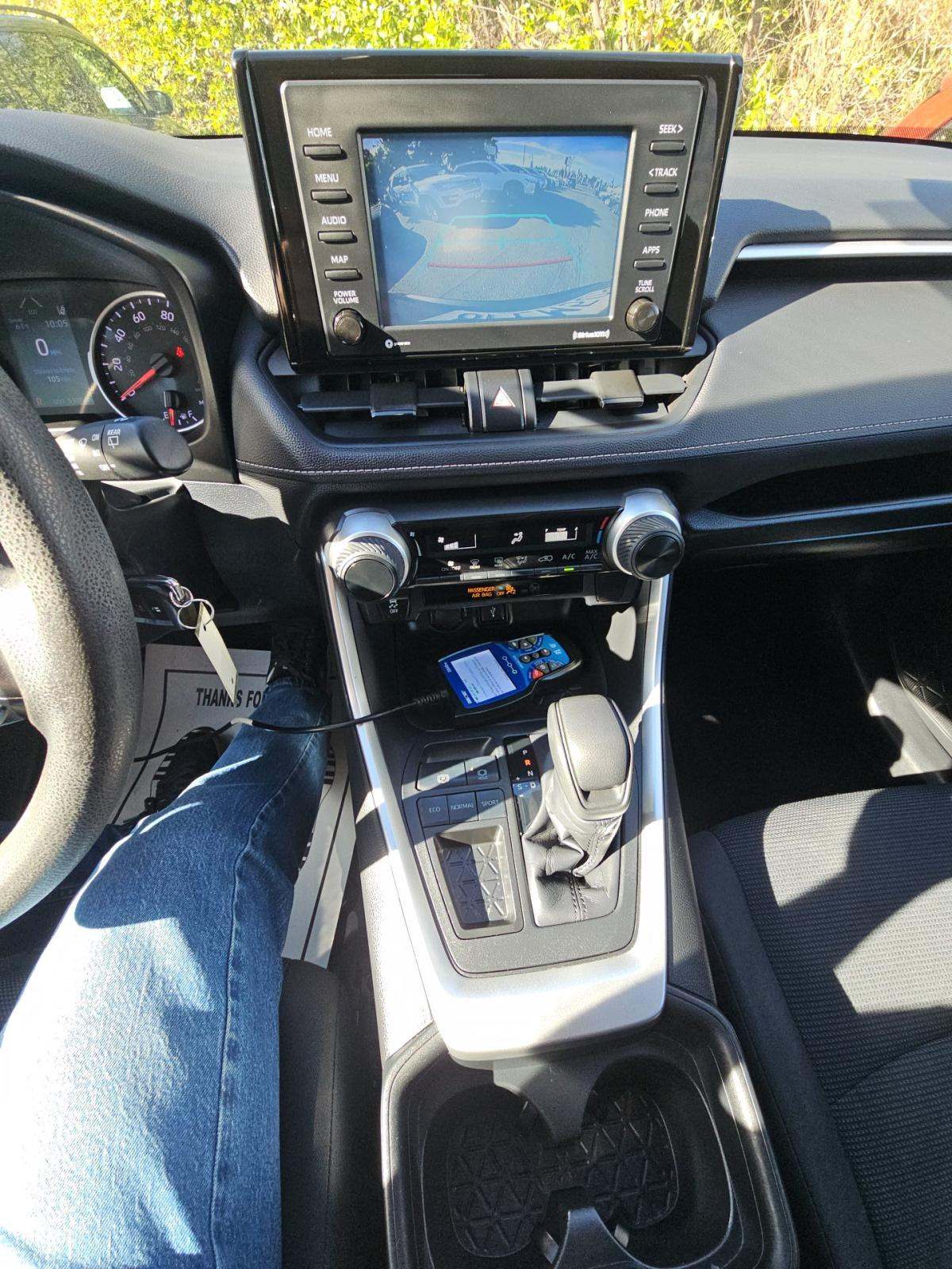 2020 Toyota RAV4 LE FWD