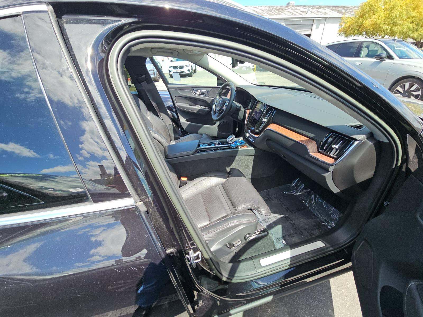 2023 Volvo XC60 Recharge T8 Ultimate AWD