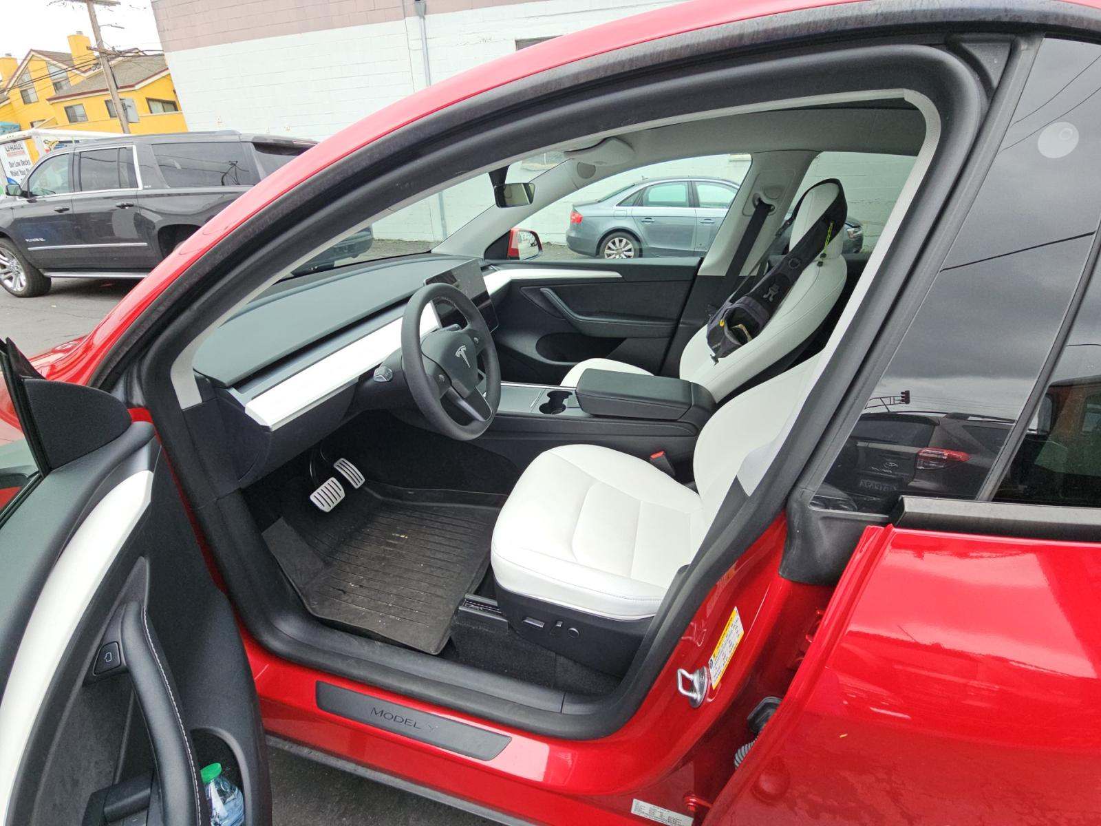 TESLA MODEL Y - 6