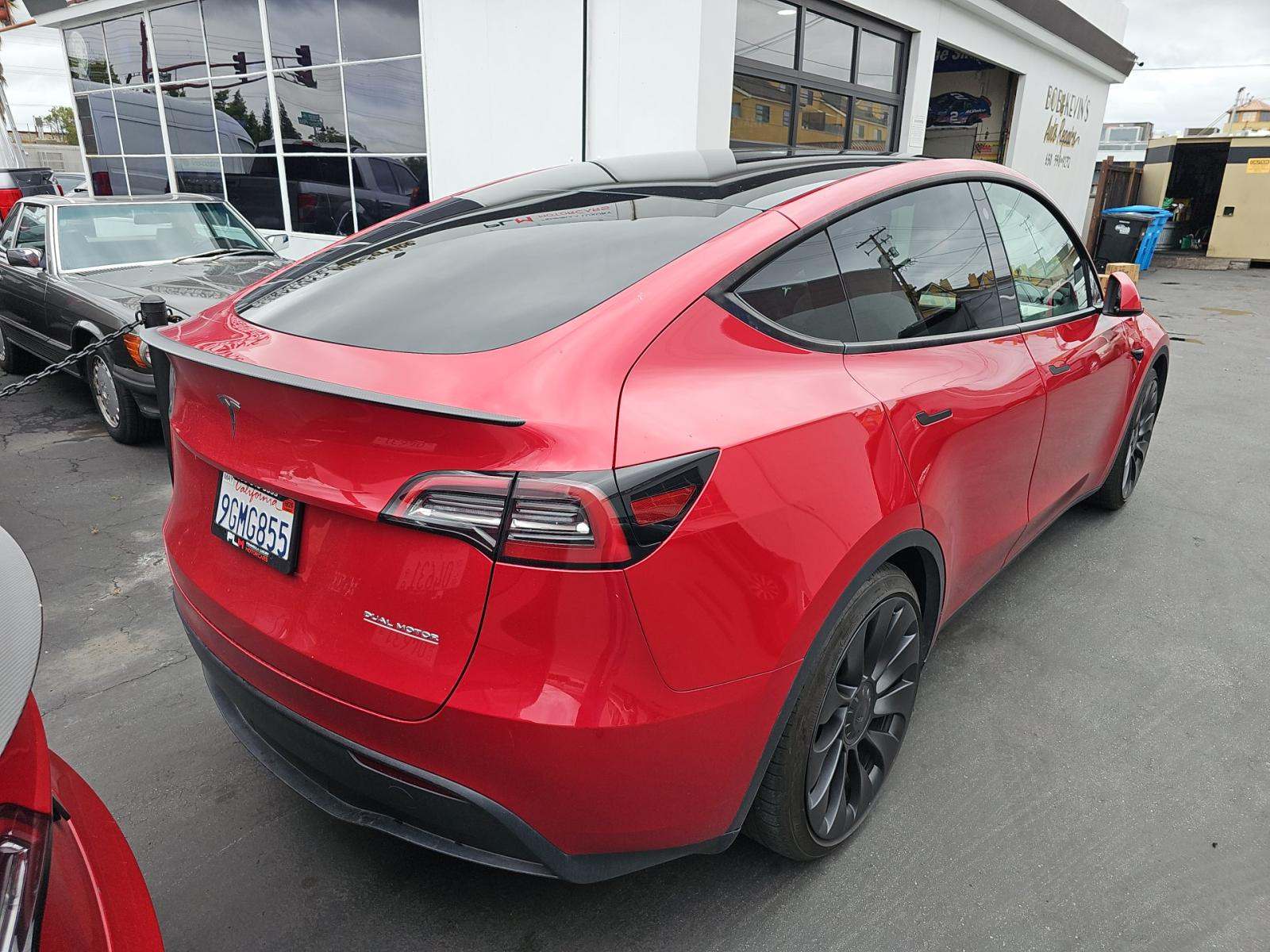 TESLA MODEL Y - 3