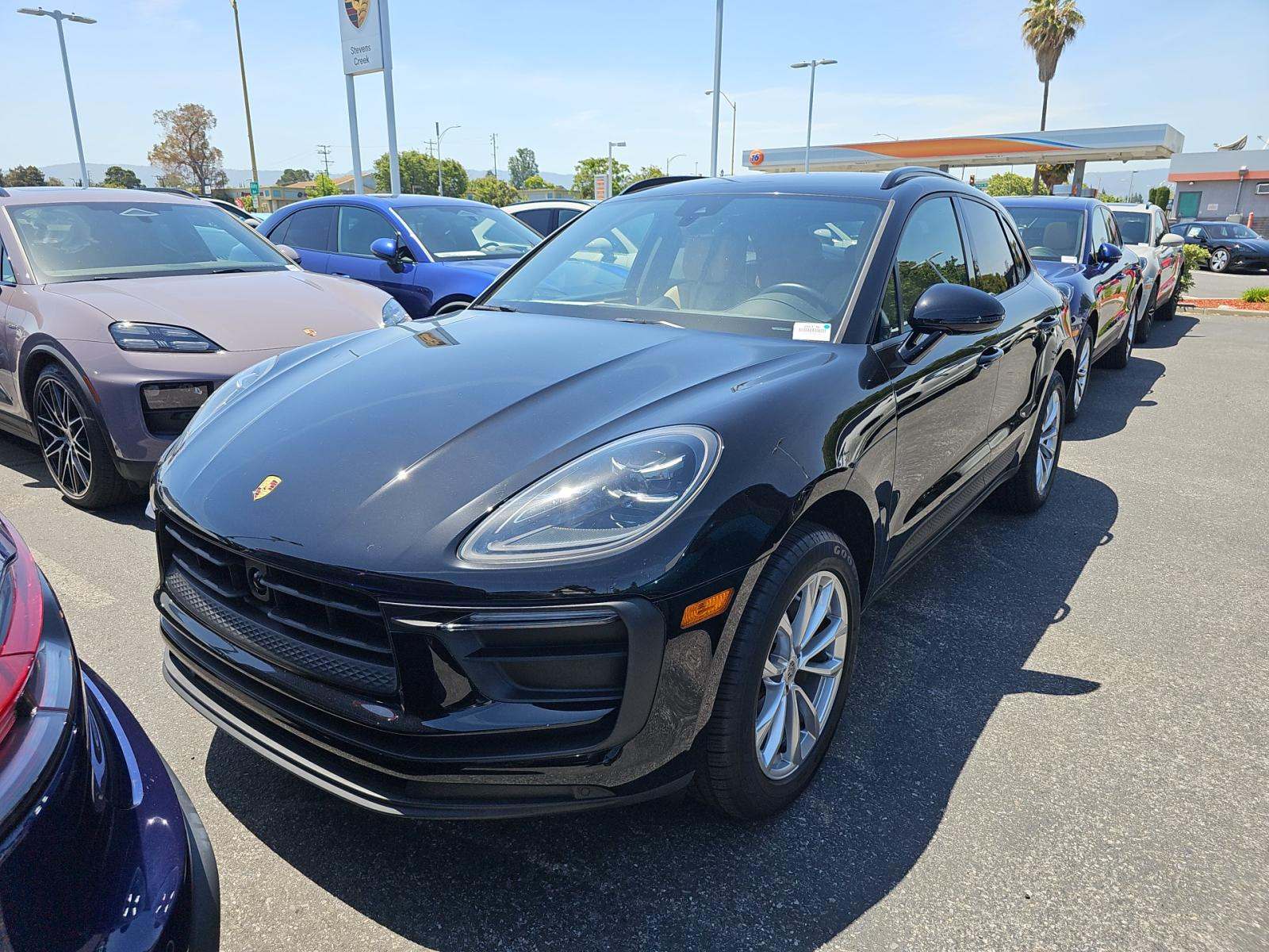 2025 Porsche Macan Base AWD