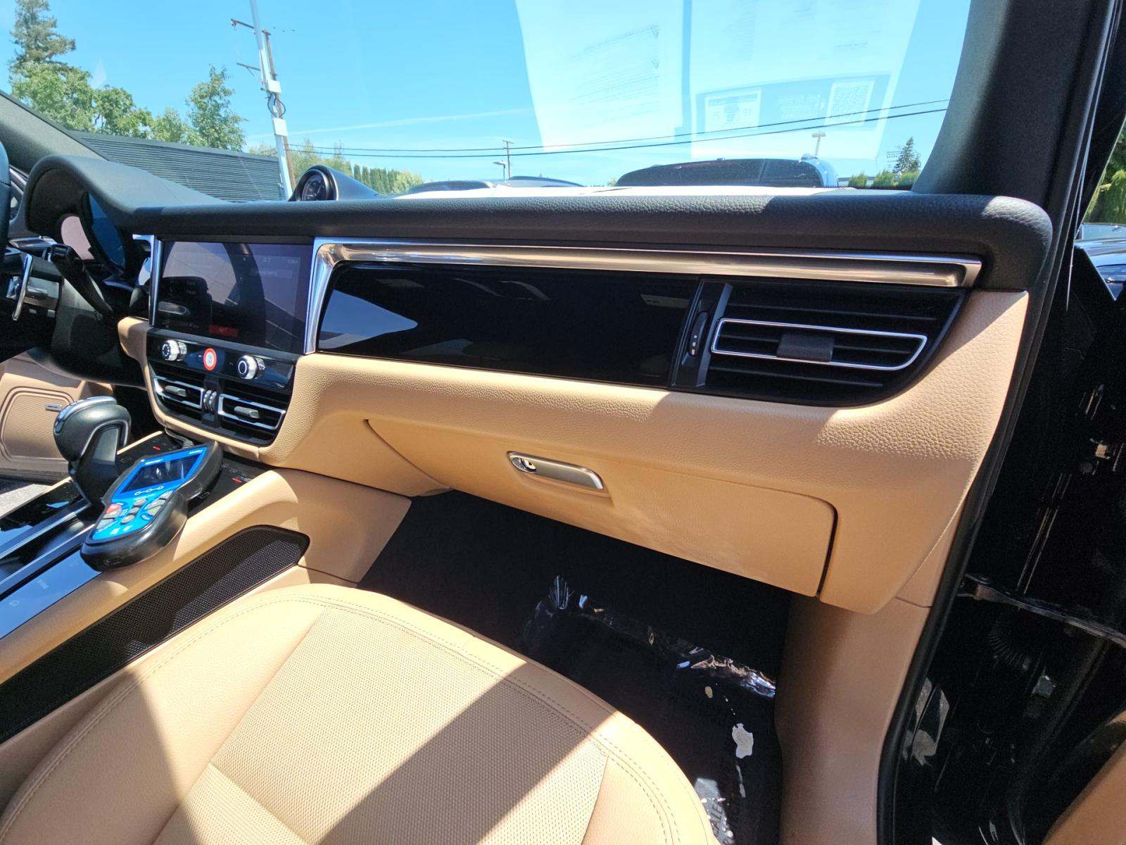 2025 Porsche Macan Base AWD