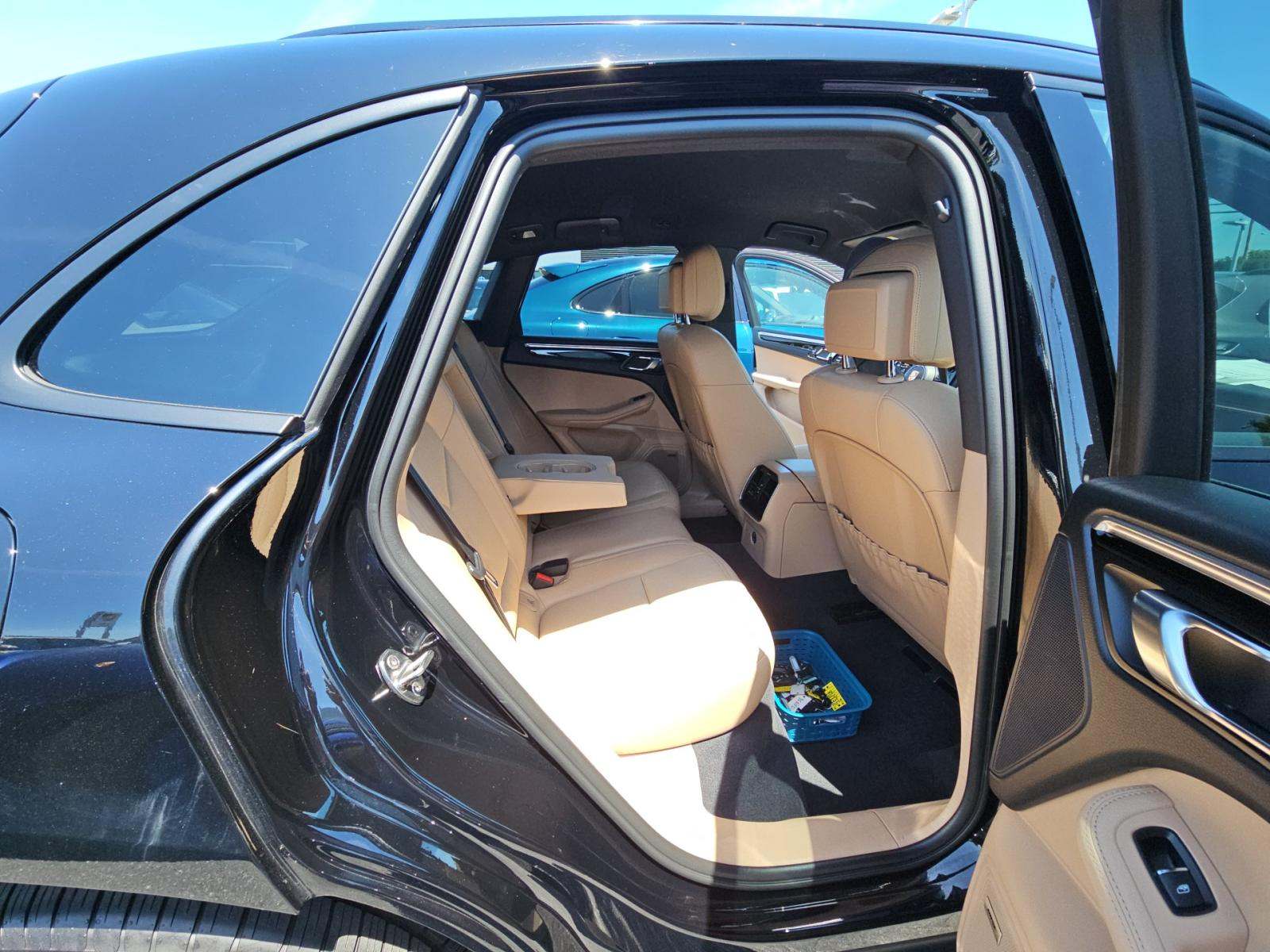 2025 Porsche Macan Base AWD