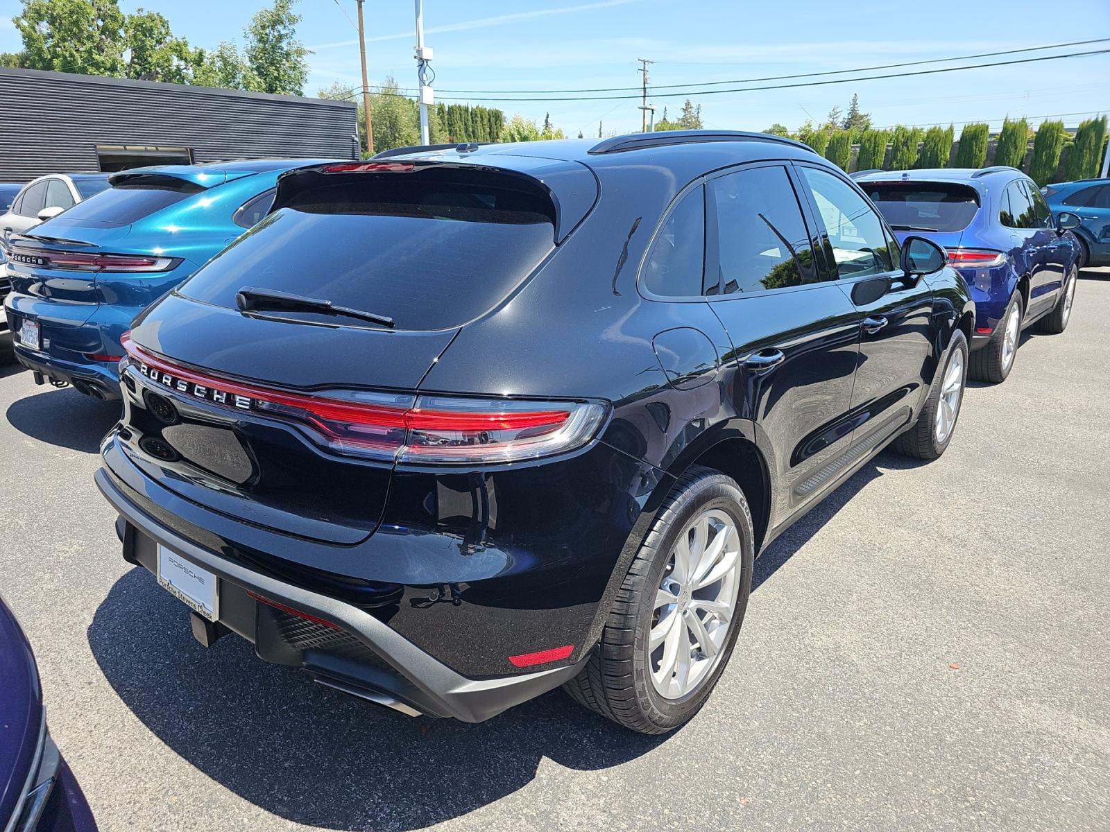 2025 Porsche Macan Base AWD