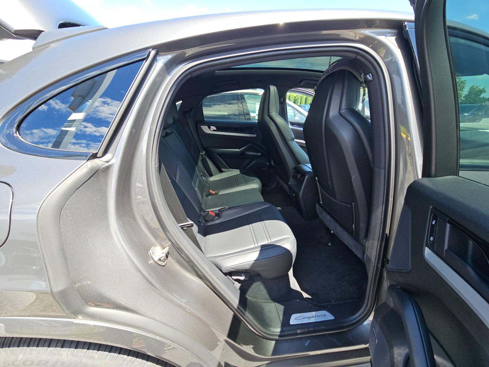 2025 Porsche Cayenne Base AWD