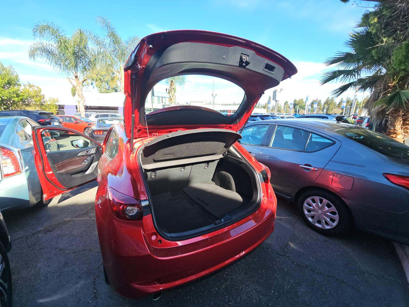 2018 MAZDA MAZDA3 Touring FWD