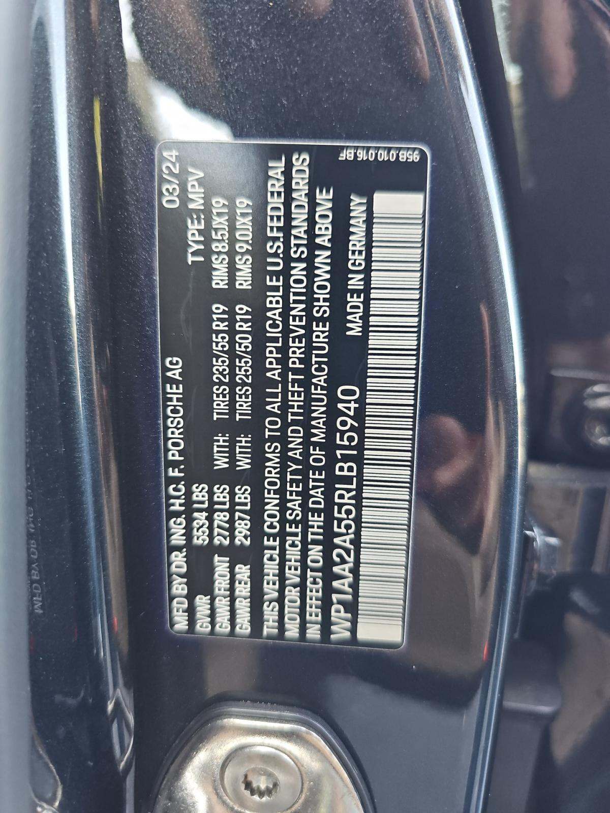 2024 Porsche Macan Base AWD