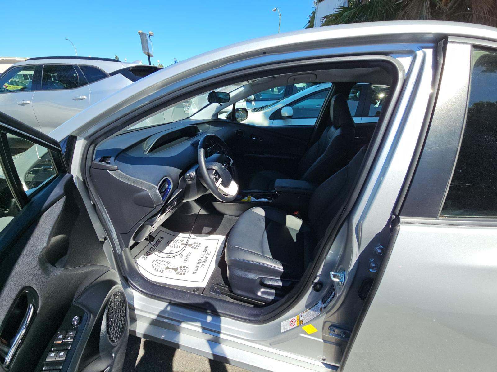 2016 Toyota Prius Three Touring FWD