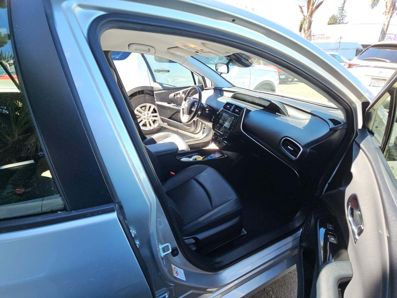 2016 Toyota Prius Three Touring FWD