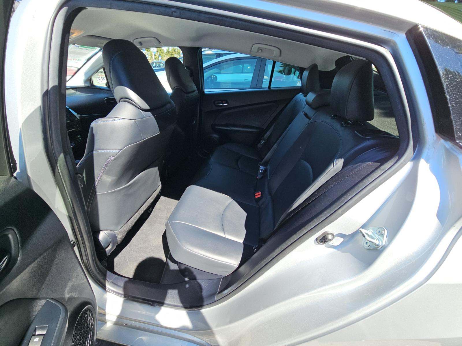 2016 Toyota Prius Three Touring FWD