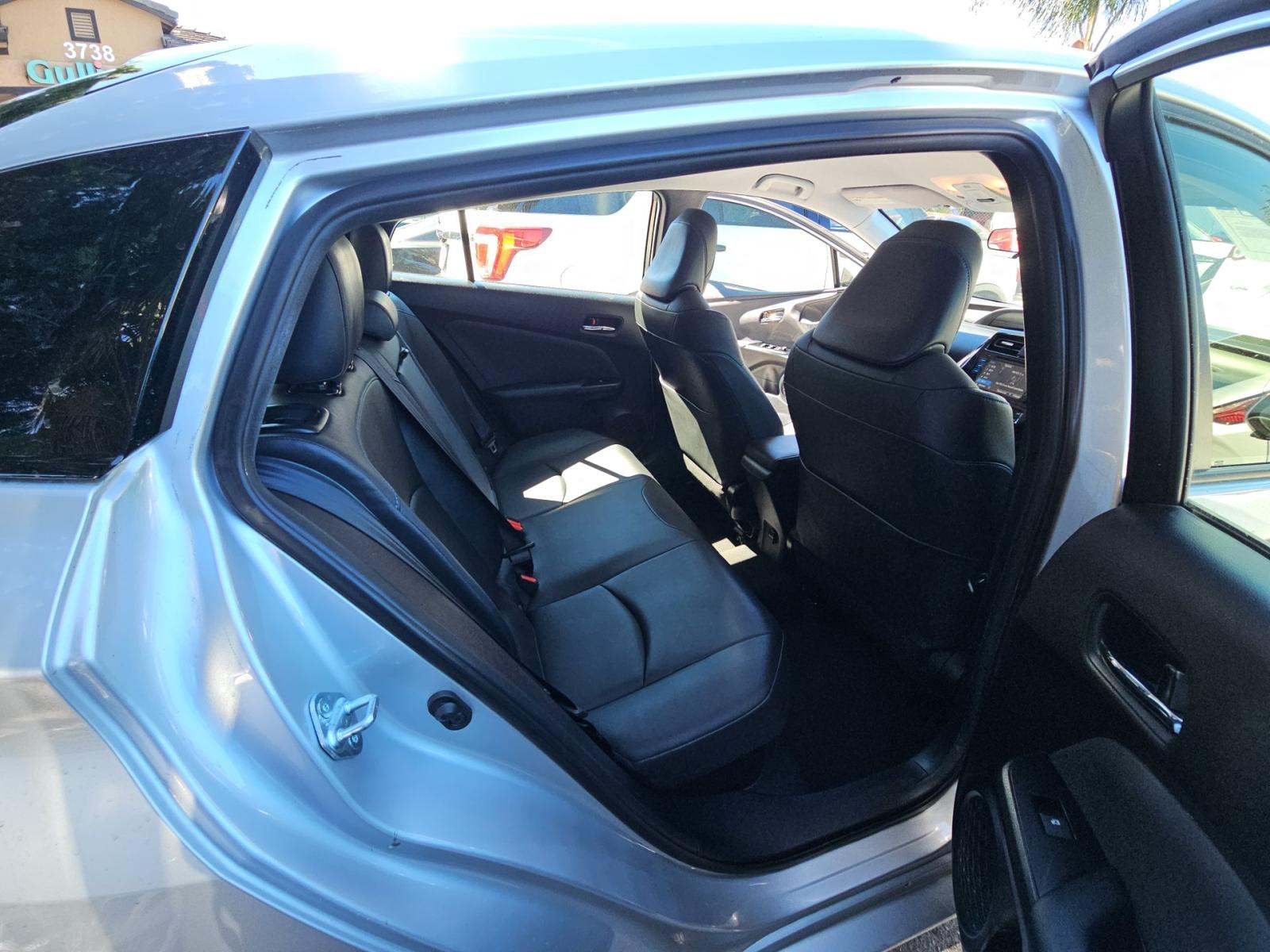 2016 Toyota Prius Three Touring FWD