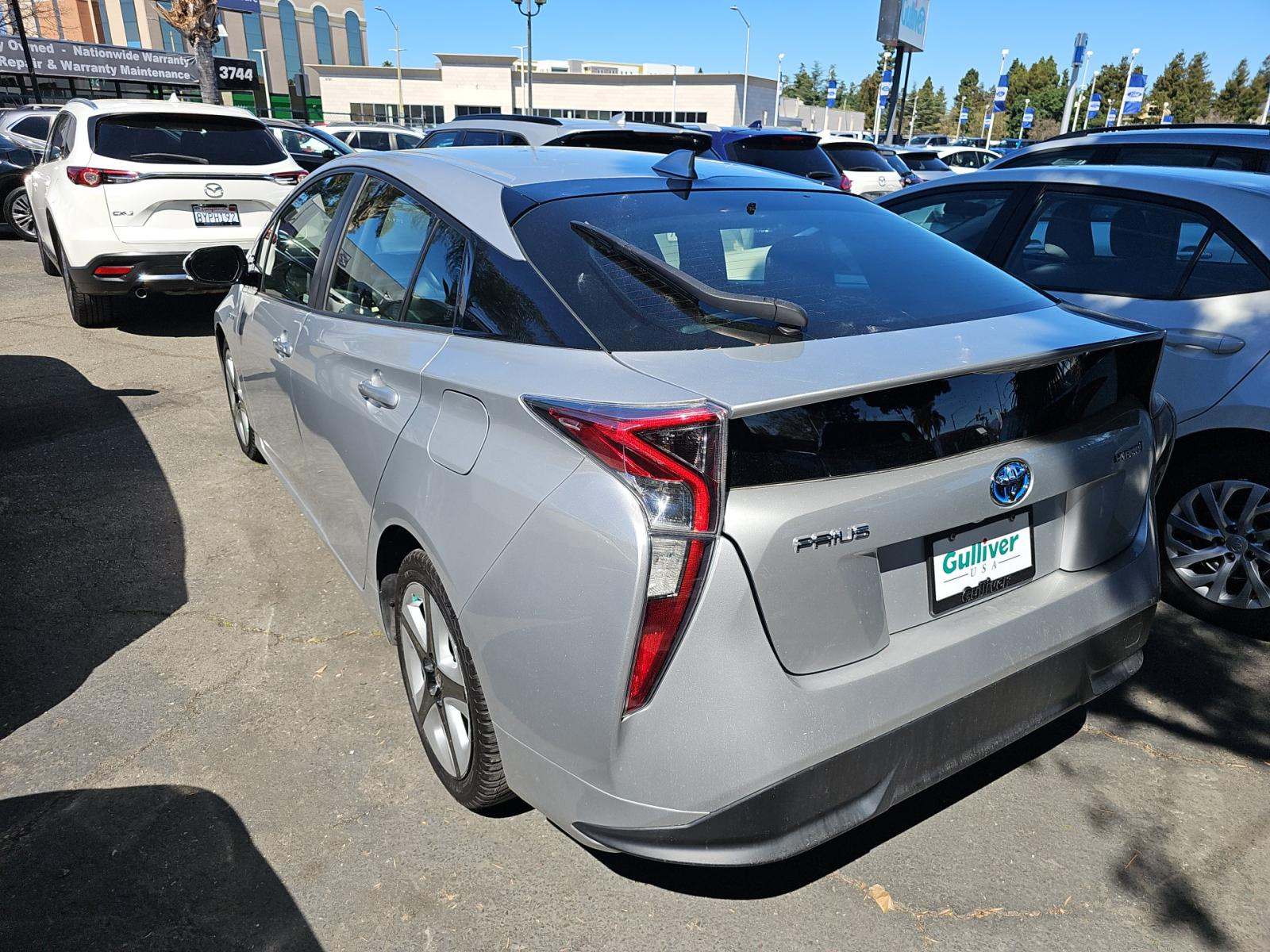 2016 Toyota Prius Three Touring FWD