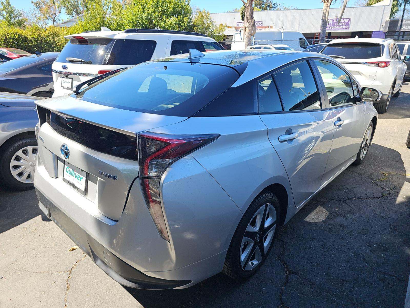 2016 Toyota Prius Three Touring FWD