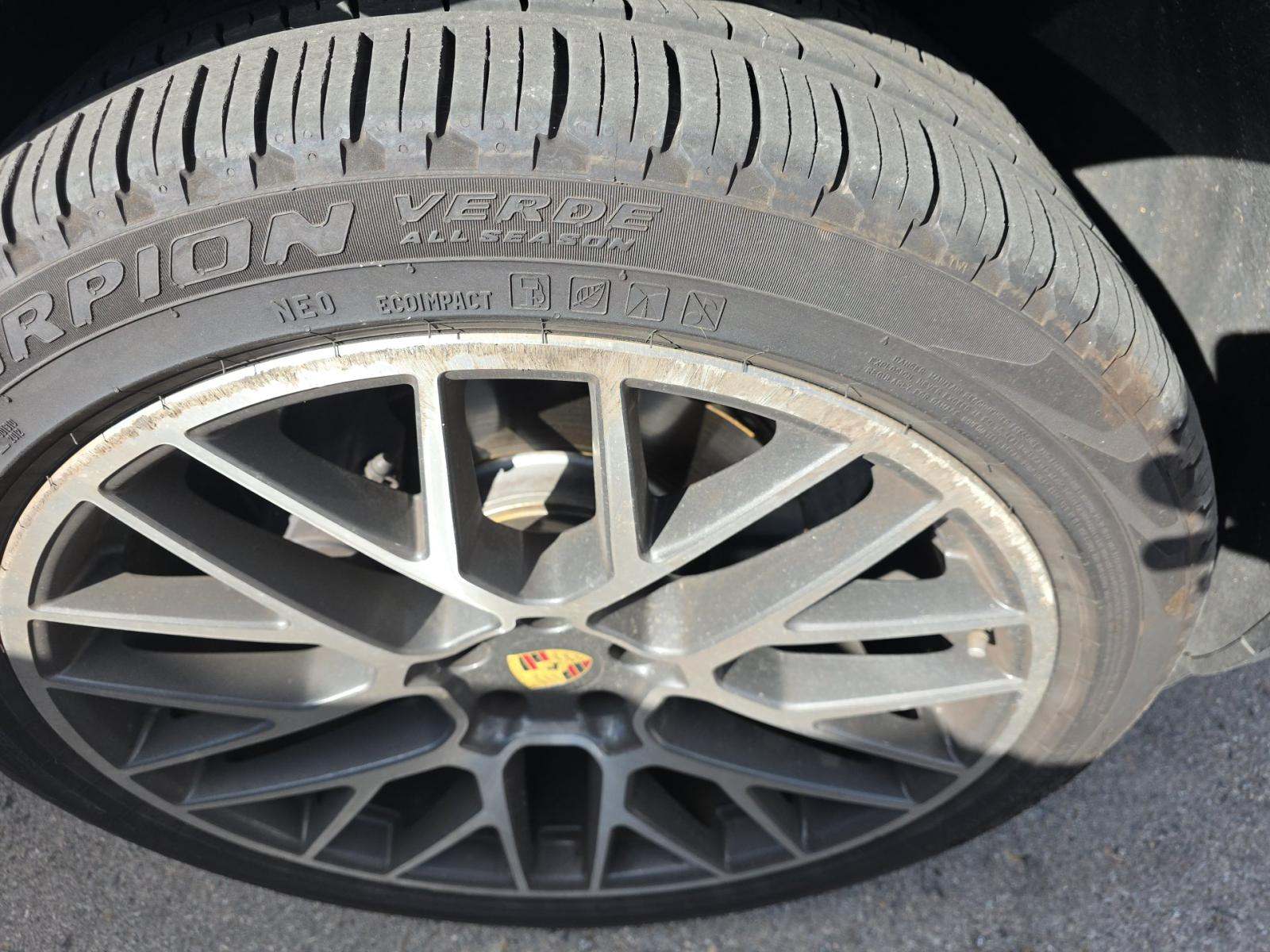 2020 Porsche Macan Base AWD