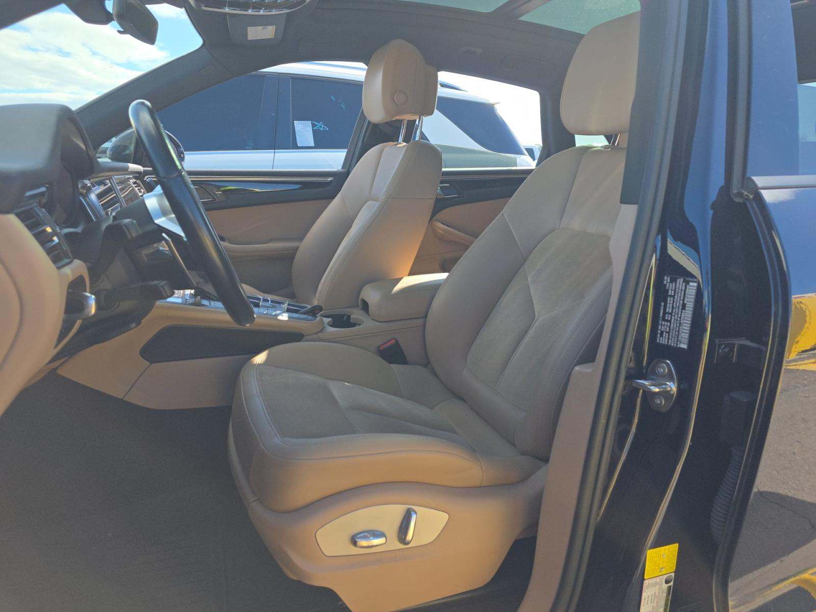 2020 Porsche Macan Base AWD