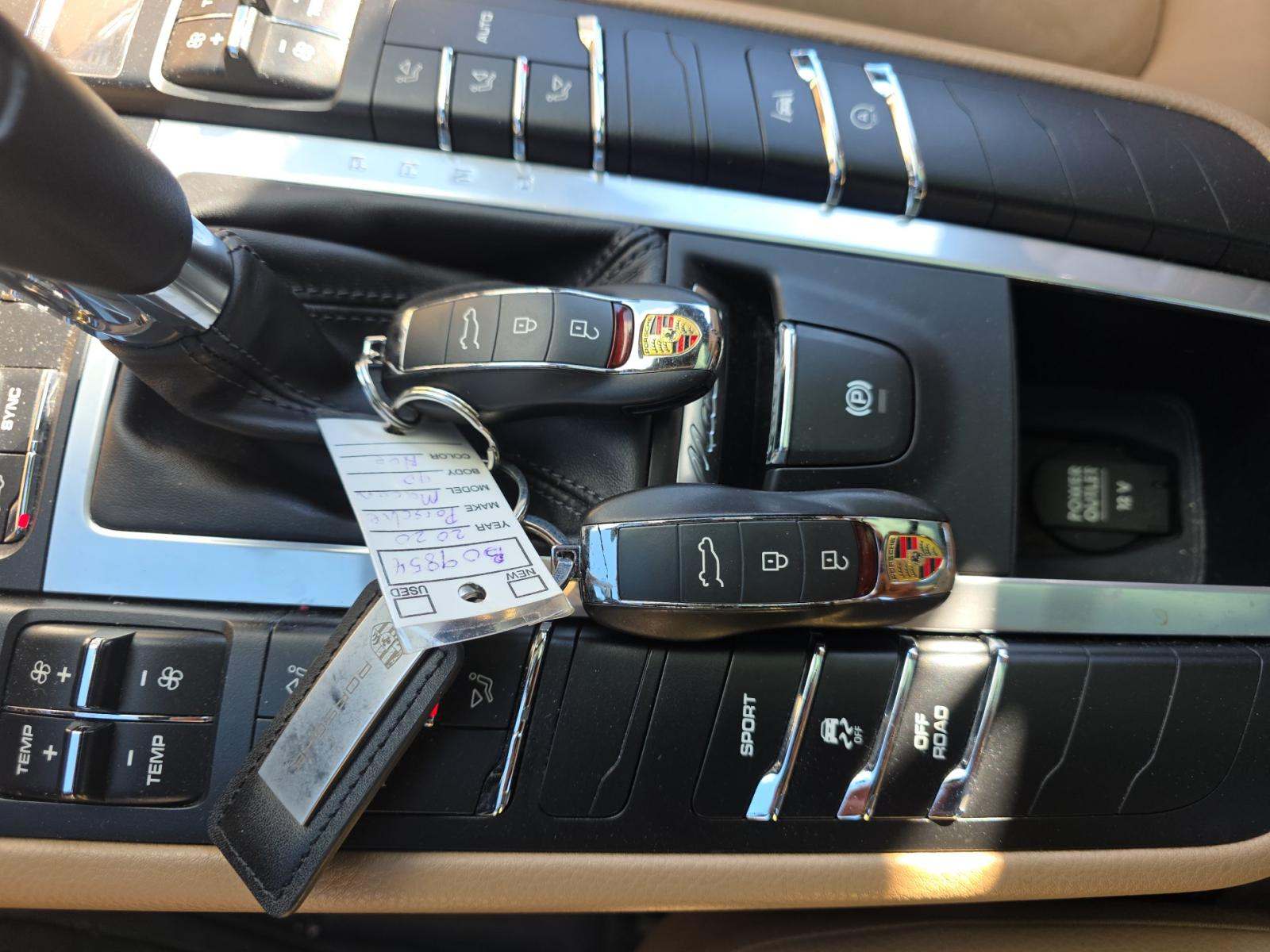 2020 Porsche Macan Base AWD