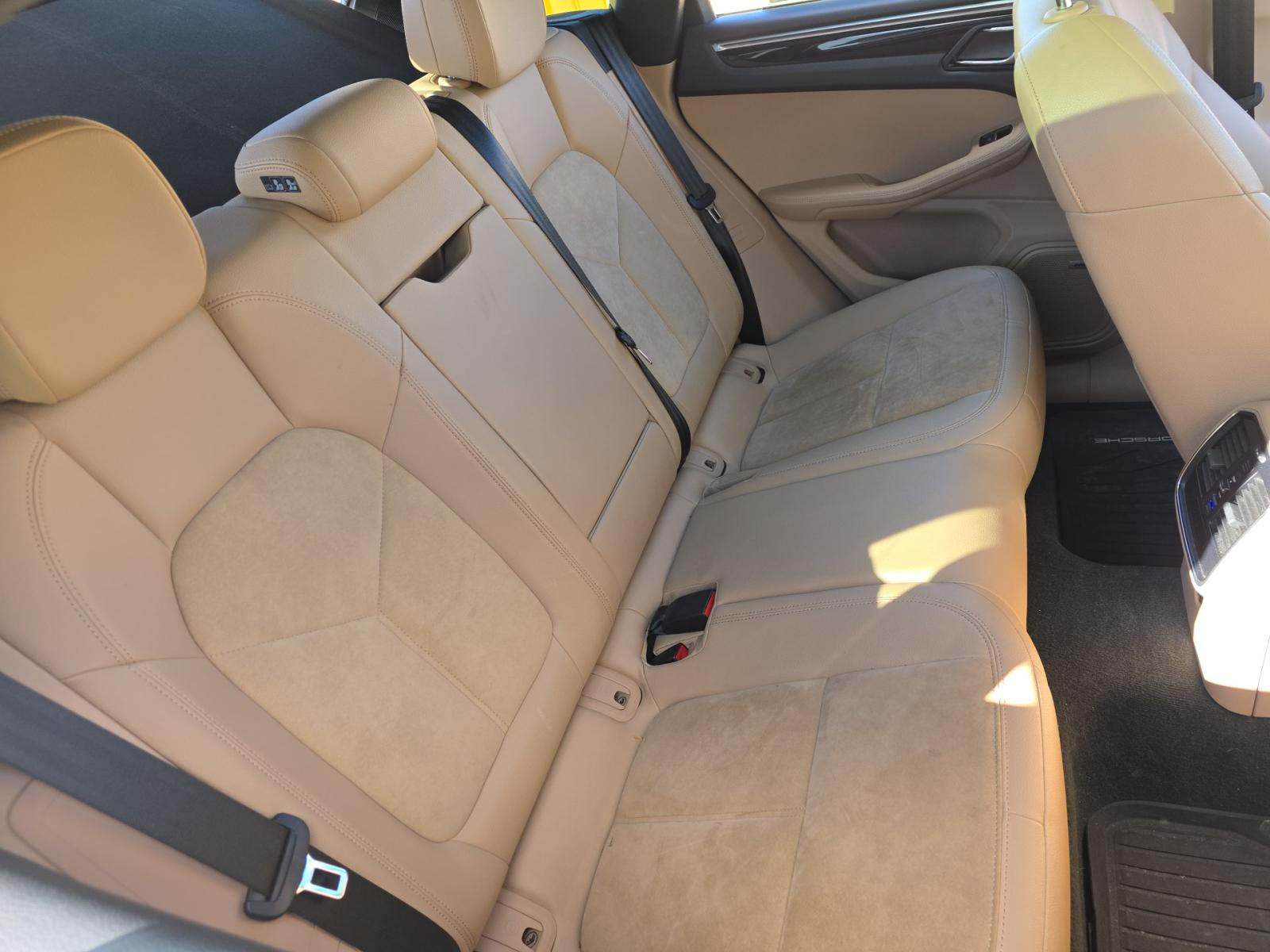 2020 Porsche Macan Base AWD