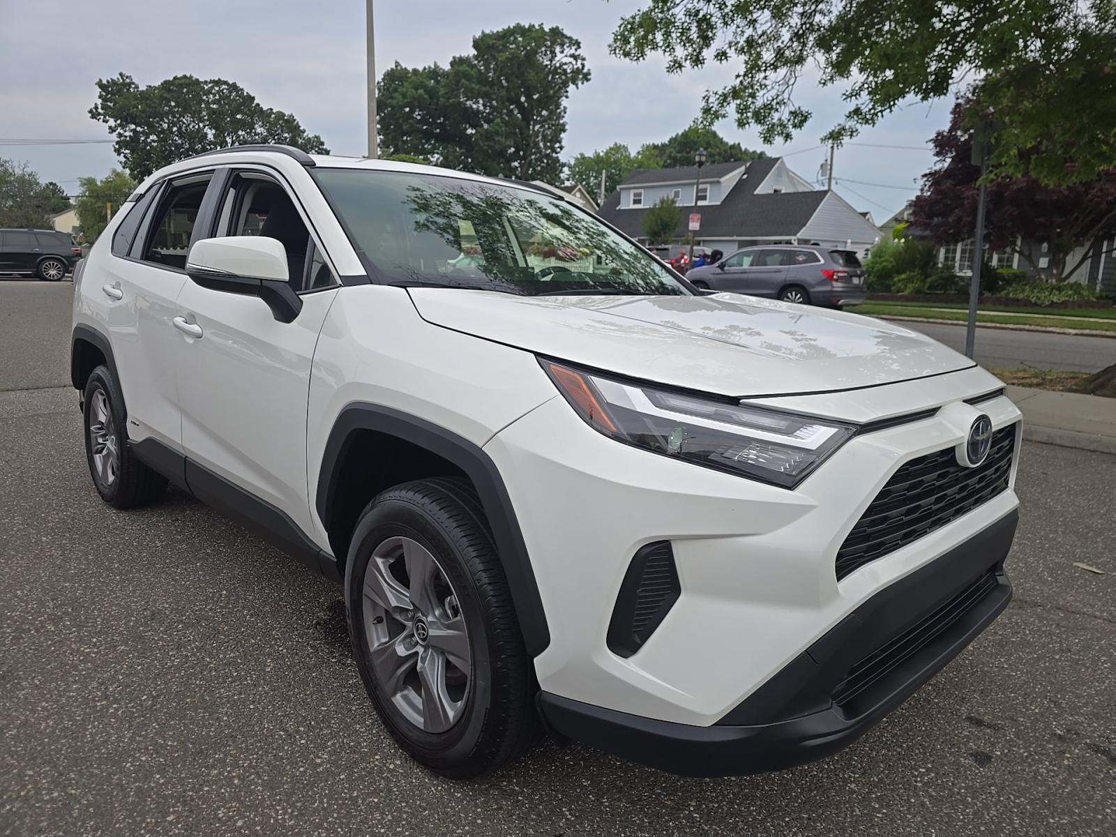 2025 Toyota RAV4 Hybrid XLE AWD