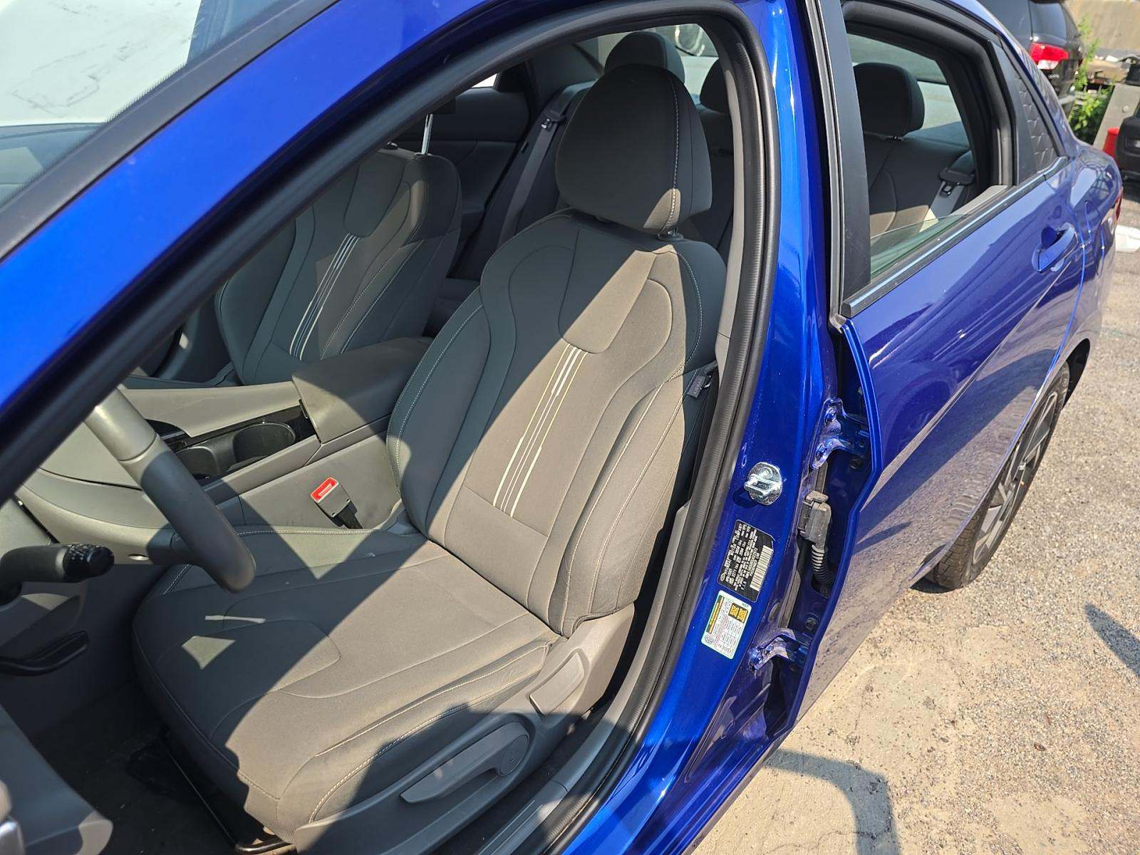 2025 Hyundai Elantra SEL Convenience FWD