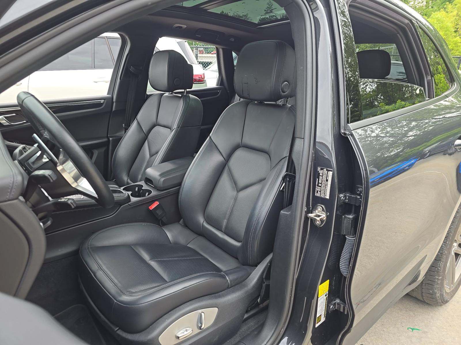 2021 Porsche Macan Base AWD