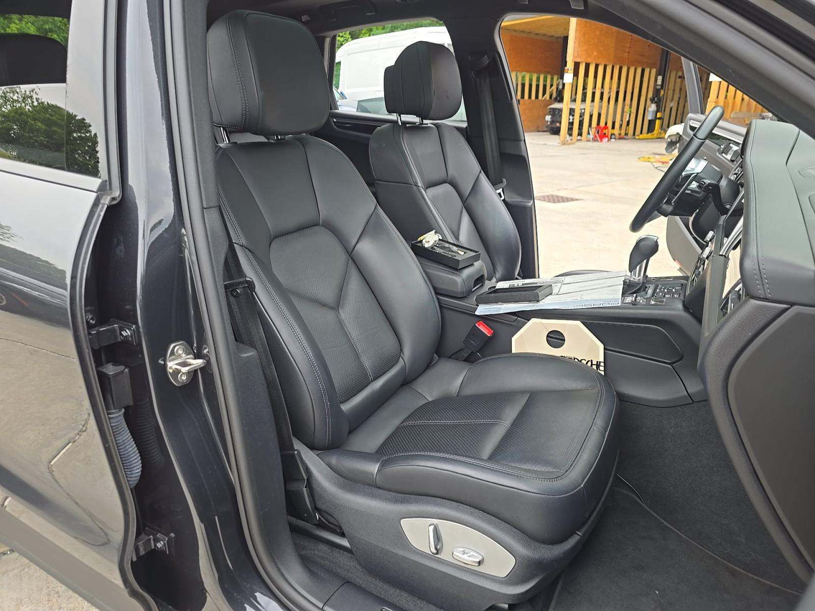 2021 Porsche Macan Base AWD
