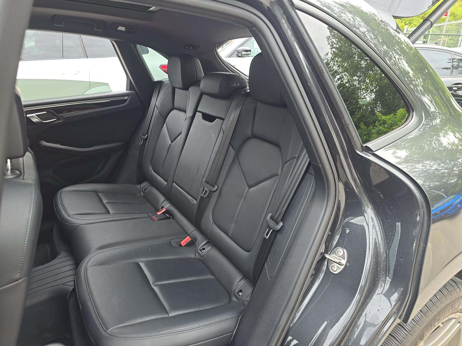 2021 Porsche Macan Base AWD