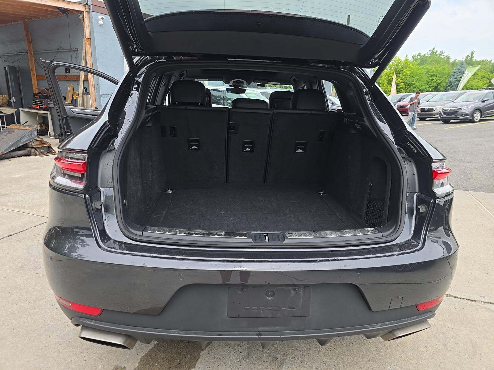 2021 Porsche Macan Base AWD