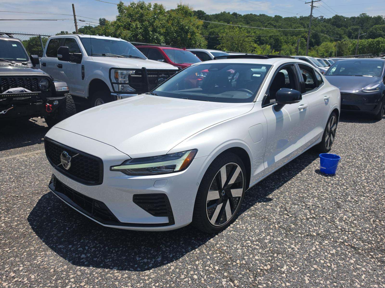 2025 Volvo S60 Plug-In Hybrid T8 Plus AWD