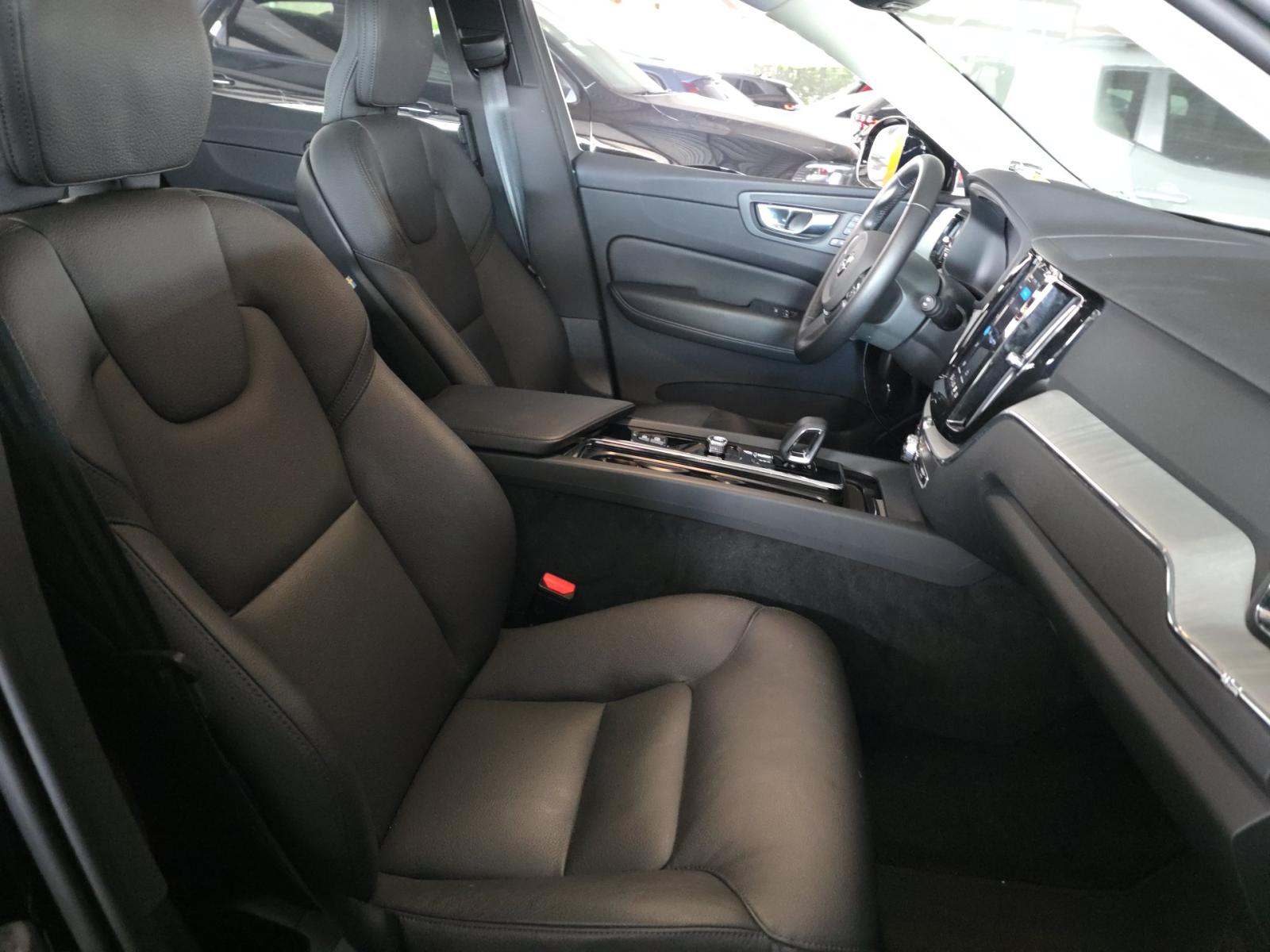 2025 Volvo XC60 B5 Plus AWD