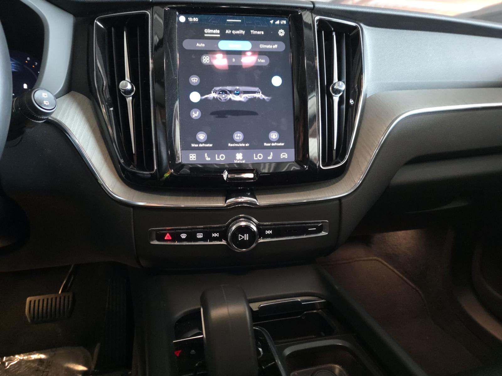 2025 Volvo XC60 B5 Plus AWD
