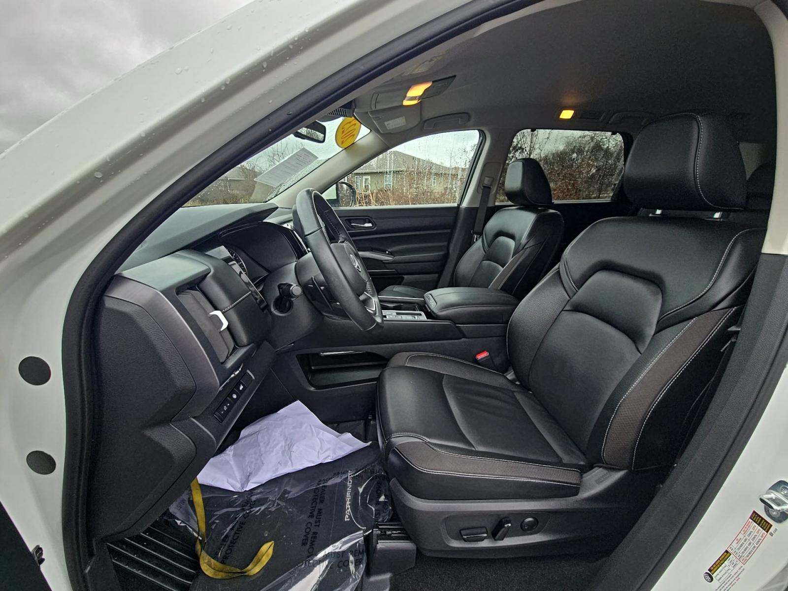 2023 Nissan Pathfinder SL FWD