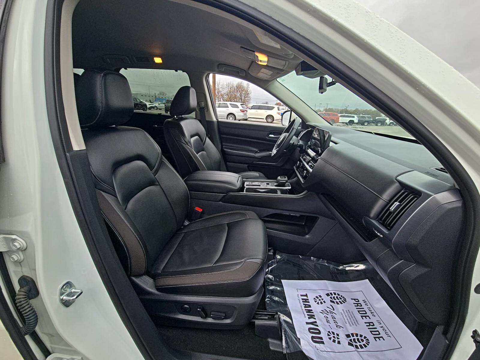 2023 Nissan Pathfinder SL FWD