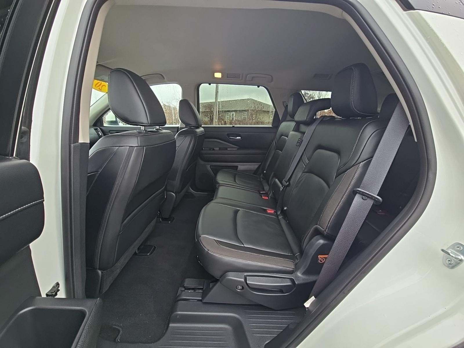 2023 Nissan Pathfinder SL FWD