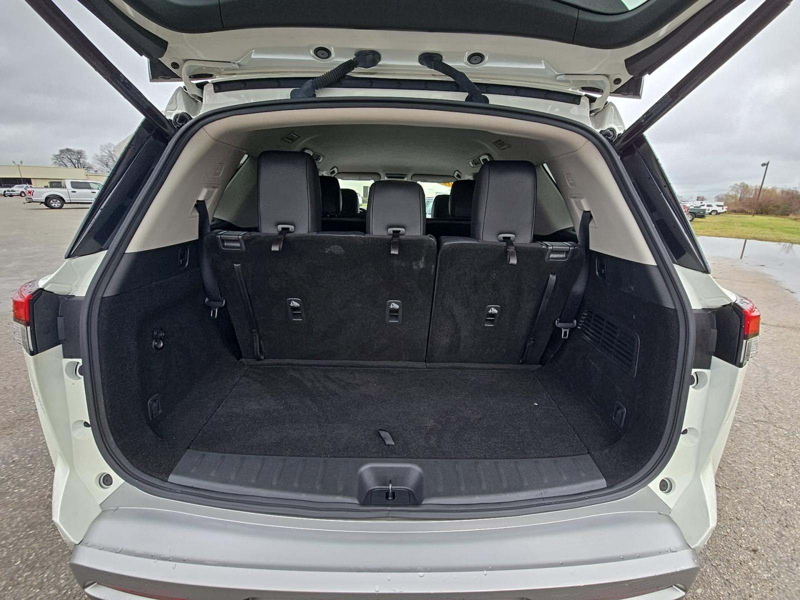 2023 Nissan Pathfinder SL FWD