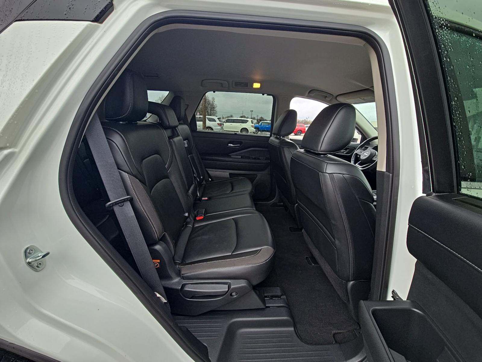 2023 Nissan Pathfinder SL FWD