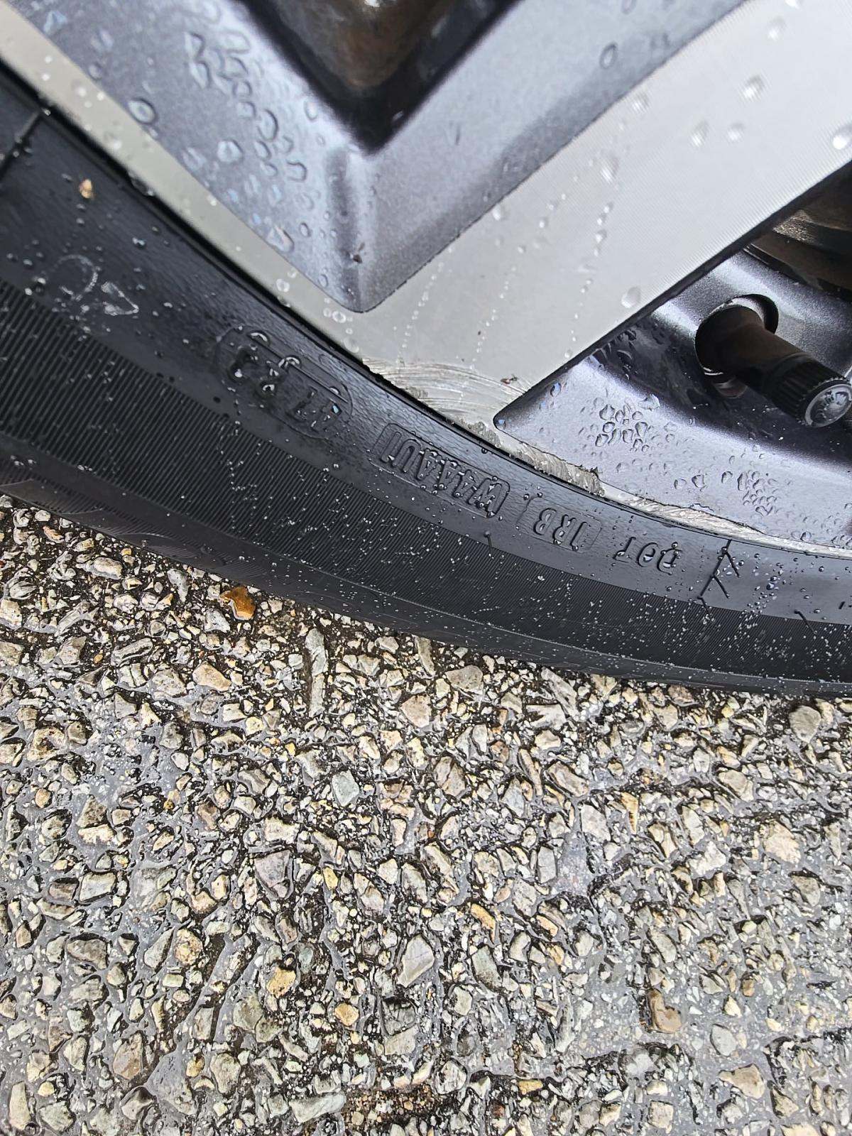 2023 Nissan Pathfinder SL FWD