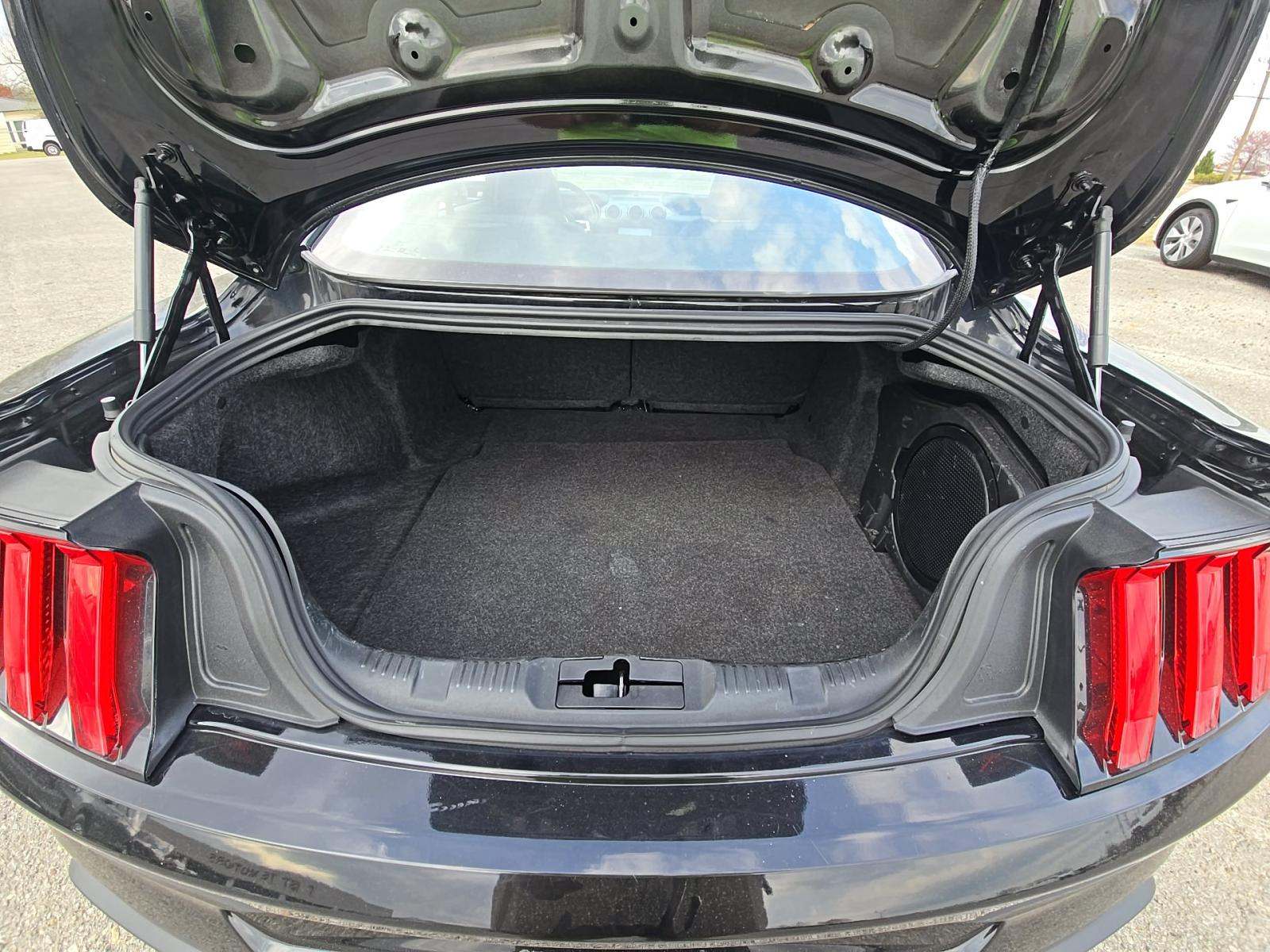 2022 Ford Mustang EcoBoost Premium RWD