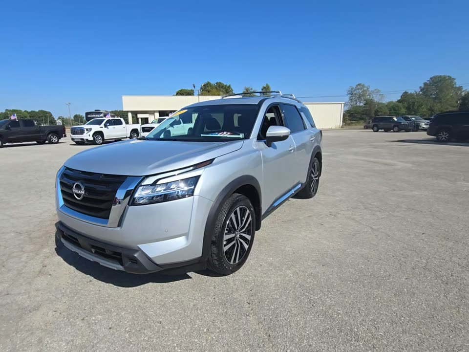 2024 Nissan Pathfinder Platinum FWD