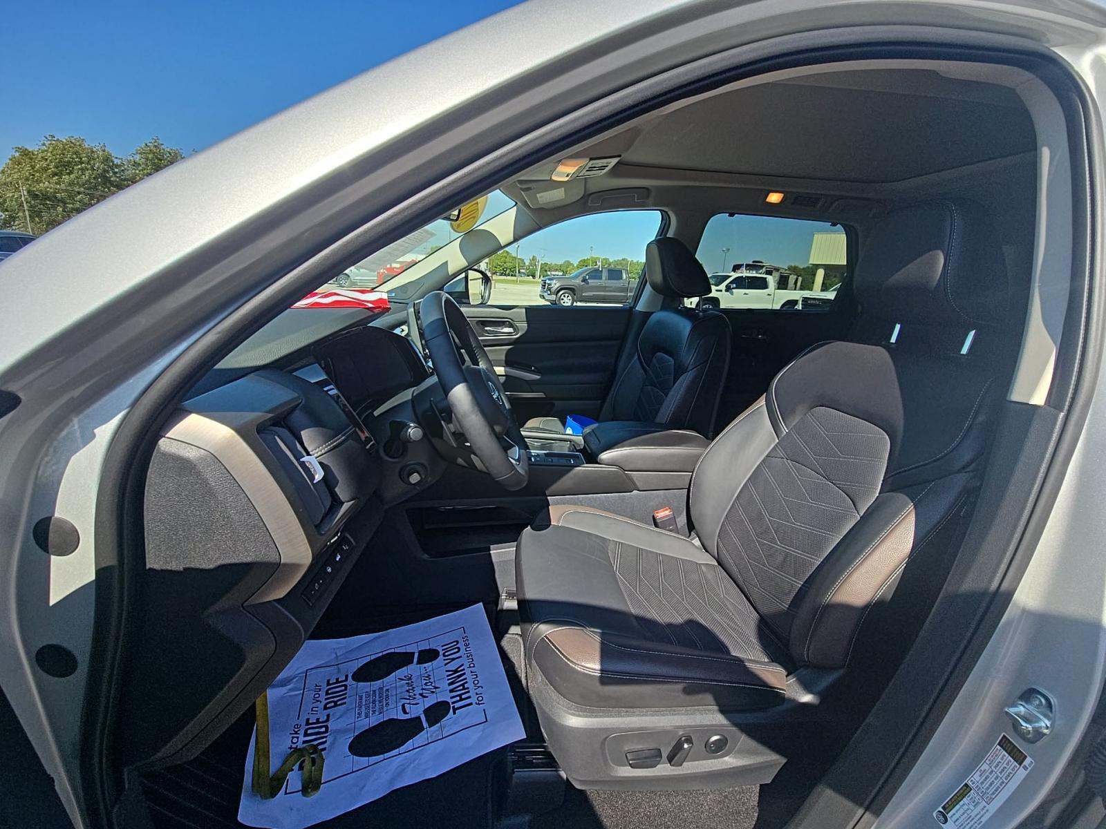 2024 Nissan Pathfinder Platinum FWD