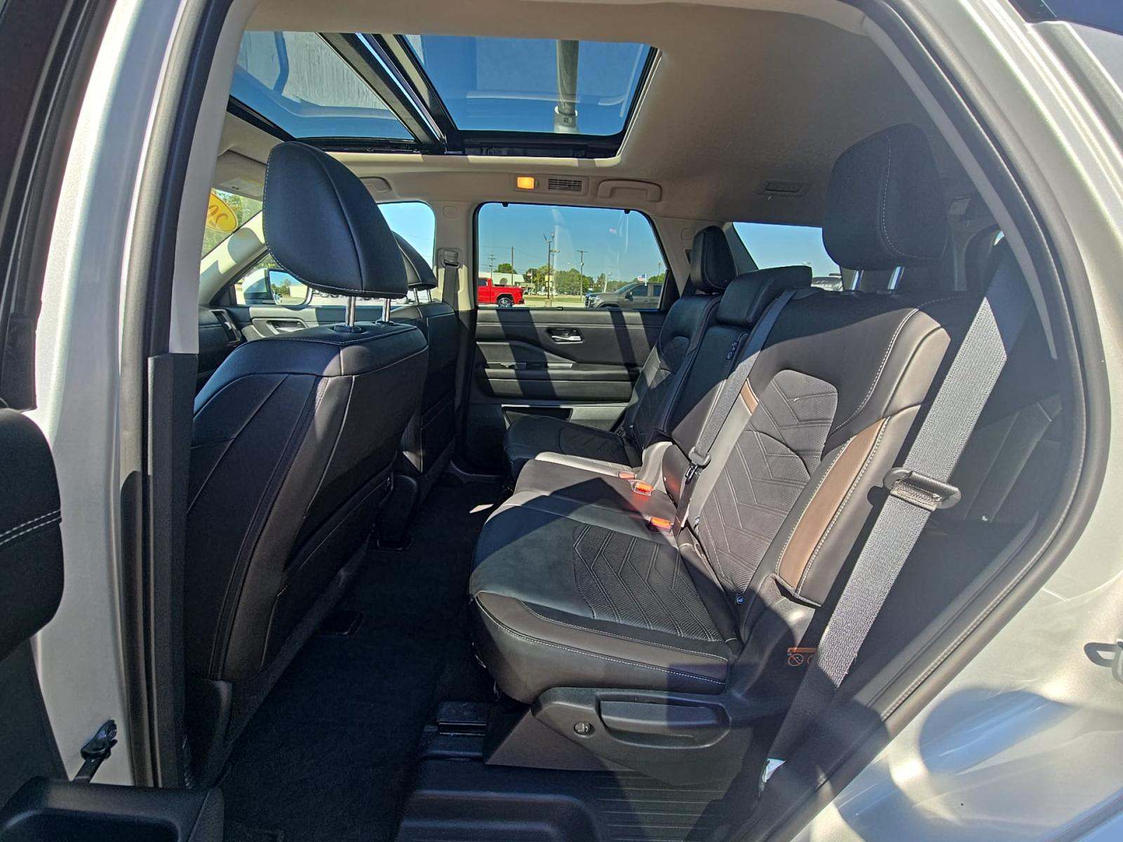 2024 Nissan Pathfinder Platinum FWD