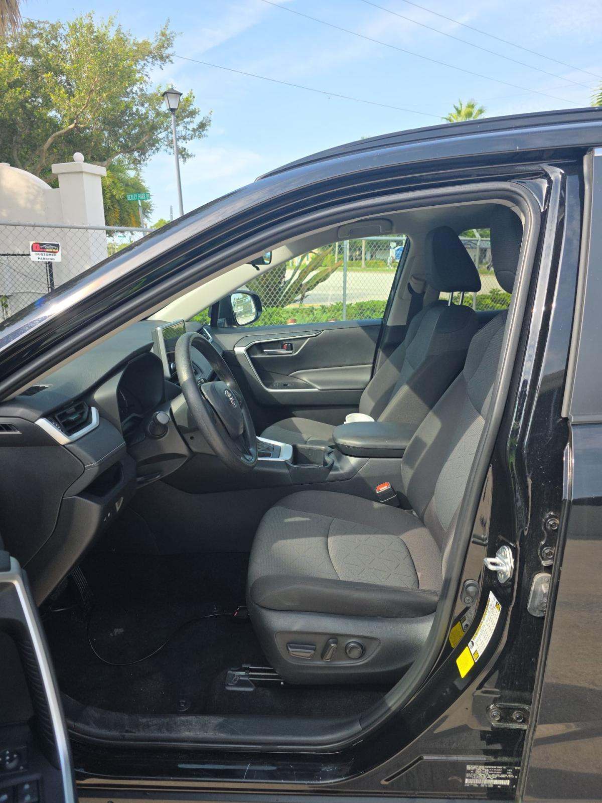2025 Toyota RAV4 XLE FWD